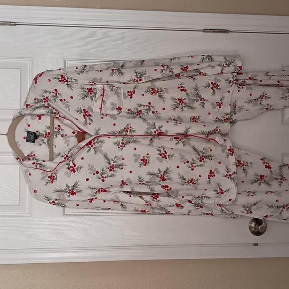 Laura Ashley Other - Laura Ashley 2 Pc Pajamas Set b400